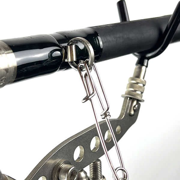 尻手ロープカラビナ付